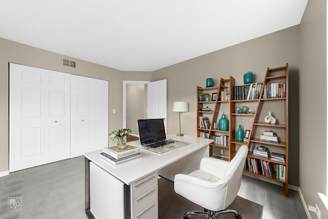 2673 N Greenwood Ave, Arlington Heights, IL 60004 - office featuring baseboards