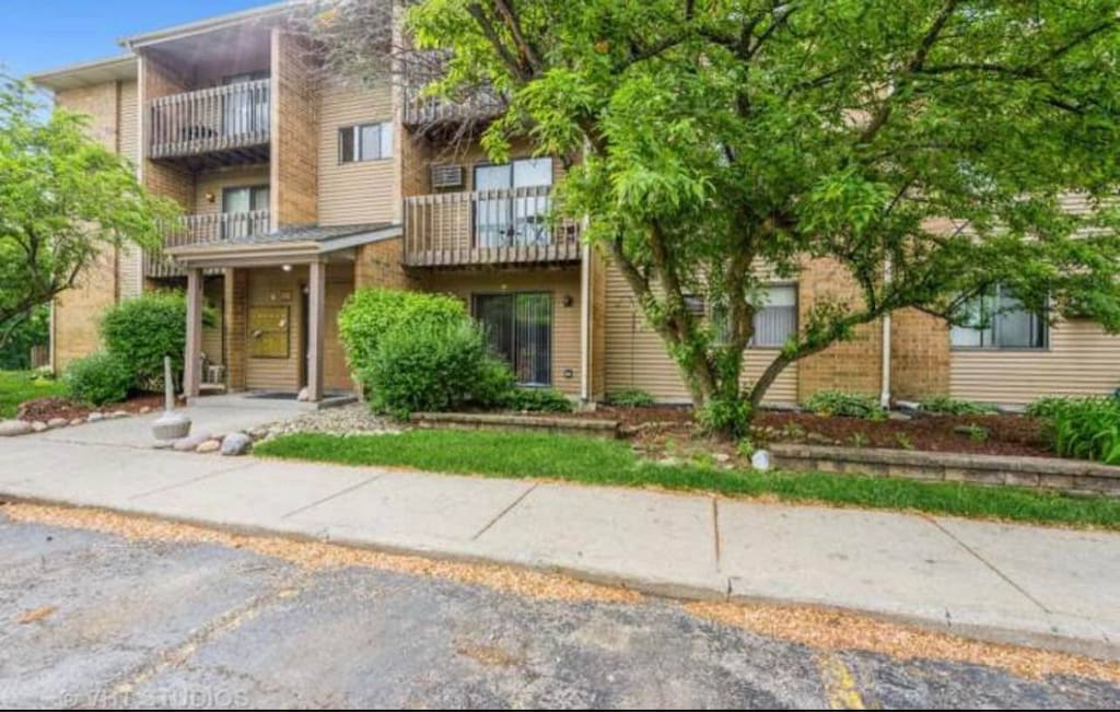 633 Virginia Rd Unit 214, Crystal Lake, IL 60014 - photo 1