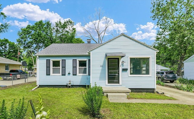 1211 Garden Ln, Champaign, IL 61820 - bungalow featuring a shingled roof