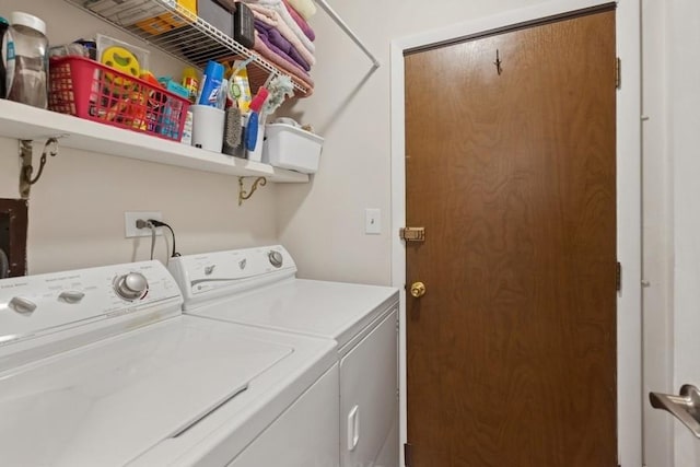 738 Colorado Ct, Carol Stream, IL 60188 - laundry area featuring washing machine and clothes dryer