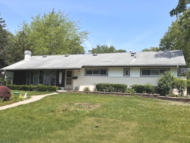 35 Douglas Ct, Hoffman Estates, IL 60169 - single story home with a front yard and a chimney