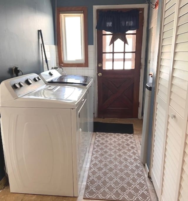 35 Douglas Ct, Hoffman Estates, IL 60169 - washroom featuring washing machine and clothes dryer