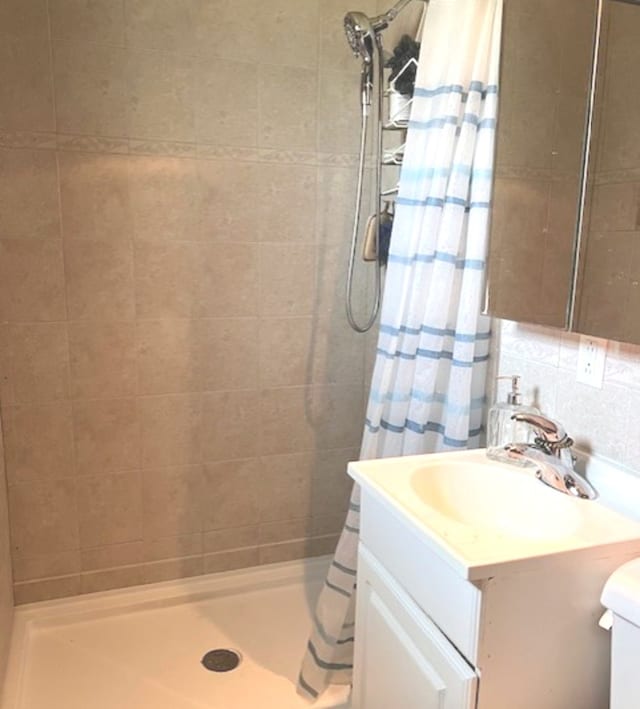 35 Douglas Ct, Hoffman Estates, IL 60169 - full bath with a stall shower, vanity, and backsplash