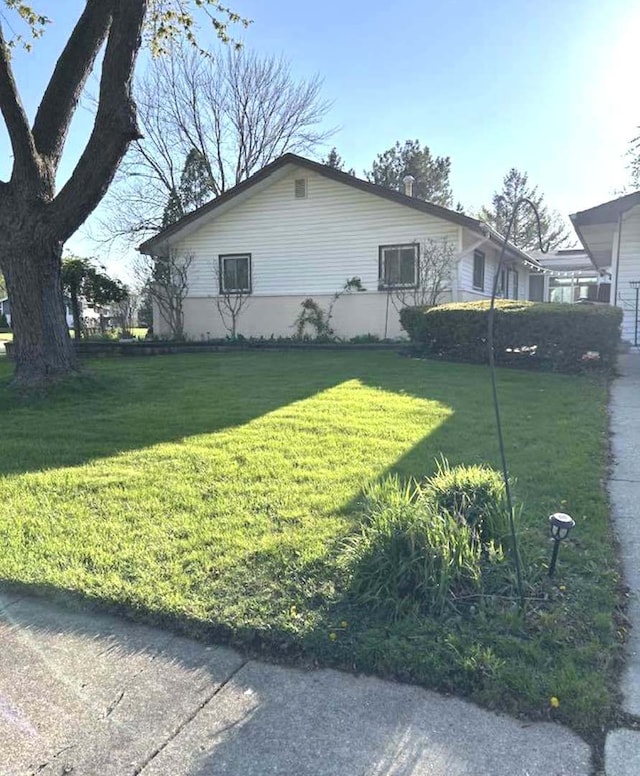 35 Douglas Ct, Hoffman Estates, IL 60169 - view of home's exterior with a yard