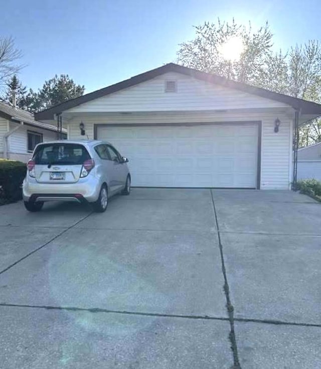 35 Douglas Ct, Hoffman Estates, IL 60169 - view of front of property with driveway and a garage