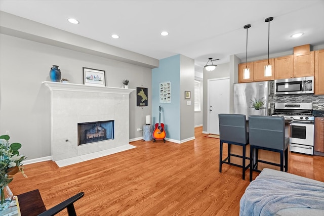 1955 W Melrose St Unit 2, Chicago, IL 60657 - kitchen with stainless steel appliances, light wood-type flooring, tasteful backsplash, recessed lighting, and decorative light fixtures