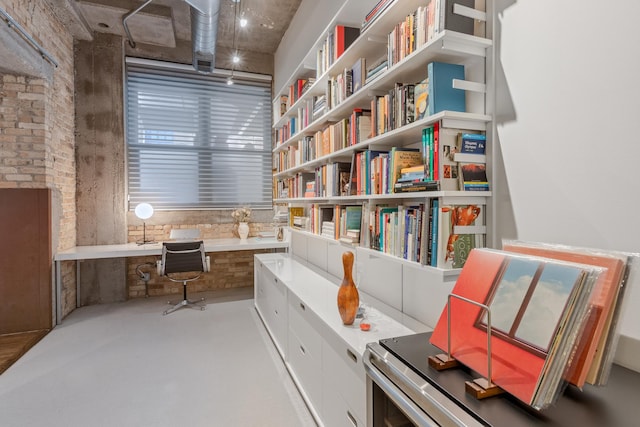 1017 W Washington Blvd Unit 2H, Chicago, IL 60607 - living area with finished concrete floors