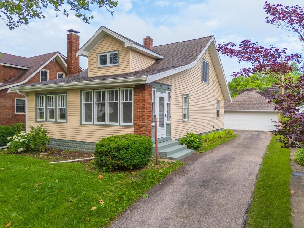 511 Kreitzer Ave, Bloomington, IL 61701 - photo 1