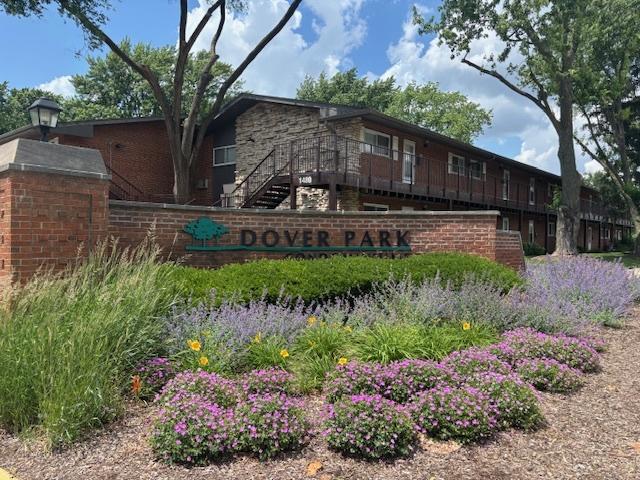 1915 Whitechapel Dr Unit 1A, Mount Prospect, IL 60056 - photo 3