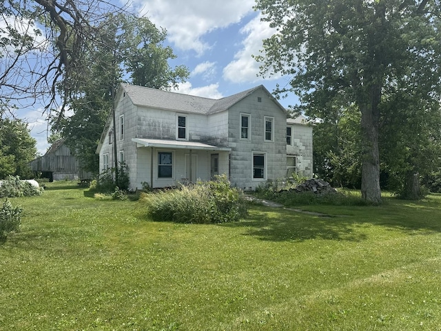 7915 N 4100 E Rd, Saybrook, IL 61770 - rear view of property featuring a yard