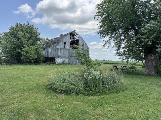 7915 N 4100 E Rd, Saybrook, IL 61770 - view of grassy yard with a barn and an outbuilding
