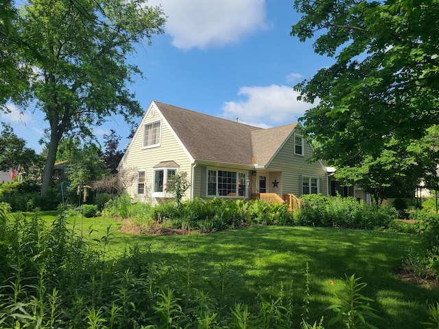 680 N Grace St, Lombard, IL 60148 - view of front facade featuring a front lawn and a shingled roof