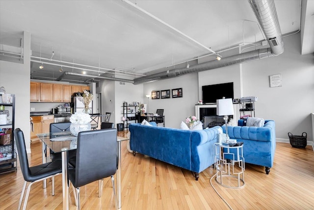 500 S Clinton St Unit 527, Chicago, IL 60607 - living area with light wood finished floors and track lighting