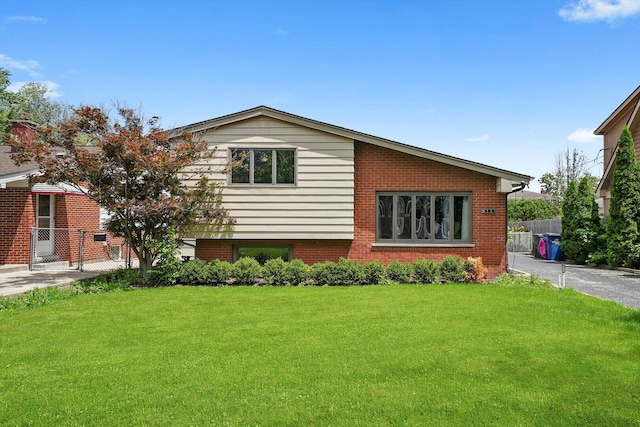 537 N Yale Ave N, Villa Park, IL 60181 - photo 1
