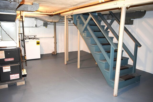2008 Mcdaniel Ave, Evanston, IL 60201 - unfinished below grade area featuring washer / clothes dryer and stairway