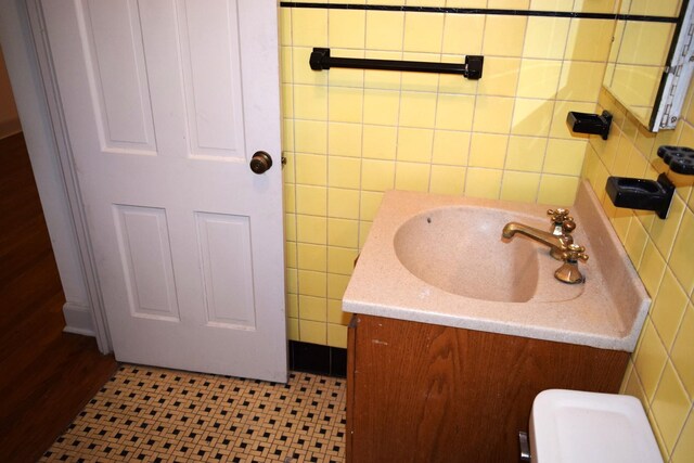 2008 Mcdaniel Ave, Evanston, IL 60201 - half bath featuring tile walls and vanity