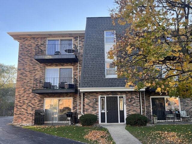 7125 Oconnell Dr Unit 102, Chicago Ridge, IL 60415 - view of front of home with a balcony, brick siding, and a front lawn
