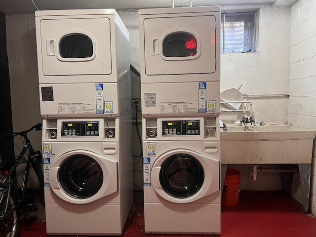 7125 Oconnell Dr Unit 102, Chicago Ridge, IL 60415 - communal laundry room with stacked washing machine and dryer and washing machine and clothes dryer