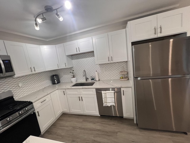 7125 Oconnell Dr Unit 102, Chicago Ridge, IL 60415 - kitchen featuring stainless steel appliances, white cabinets, tasteful backsplash, and dark wood finished floors