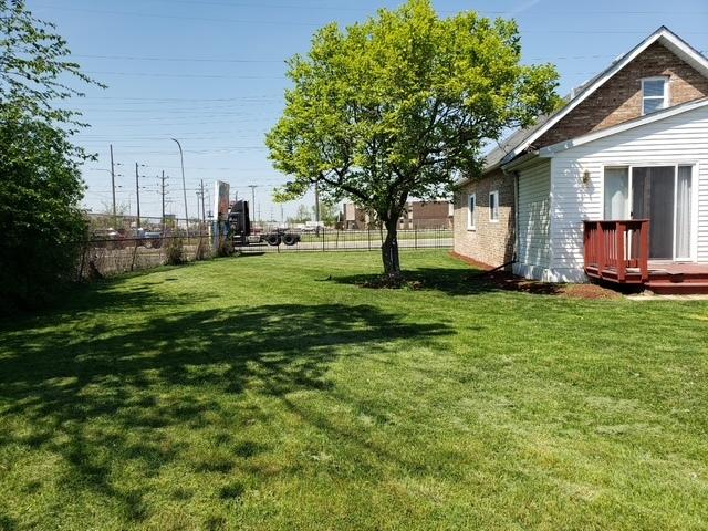 7155 W 71st St, Chicago, IL 60638 - view of yard featuring a deck