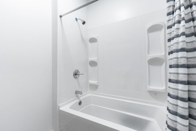 402 N St, Monroe Center, IL 61052 - bathroom featuring shower / tub combo with curtain