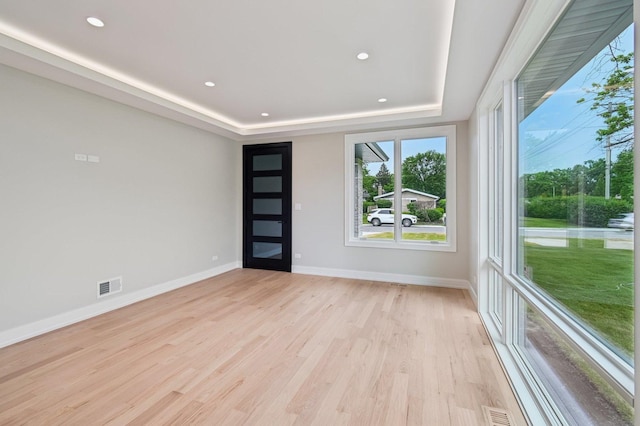 2700 Fontana Dr, Glenview, IL 60025 - empty room featuring a raised ceiling, light wood finished floors, and recessed lighting