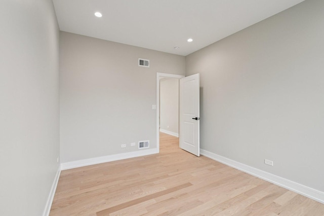 2700 Fontana Dr, Glenview, IL 60025 - unfurnished room with light wood-type flooring and recessed lighting