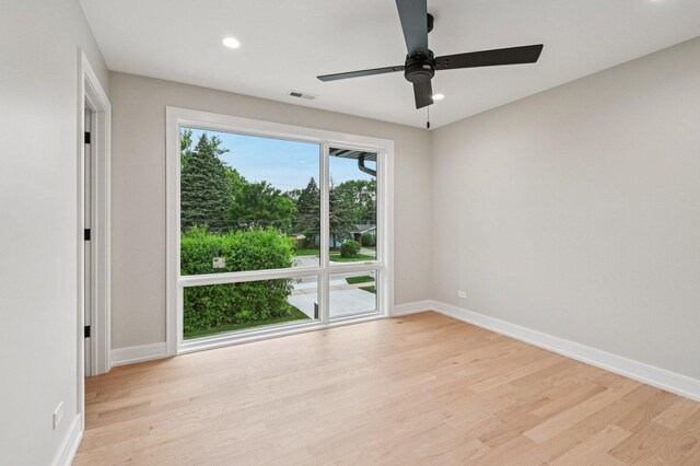 2700 Fontana Dr, Glenview, IL 60025 - unfurnished room featuring light wood-type flooring, ceiling fan, and recessed lighting