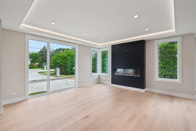 2700 Fontana Dr, Glenview, IL 60025 - unfurnished living room with a raised ceiling, healthy amount of natural light, and recessed lighting