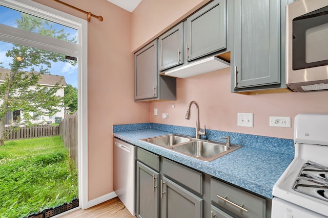 1423 Red Top Ln, Minooka, IL 60447 - kitchen with stainless steel appliances, gray cabinetry, and light wood-type flooring