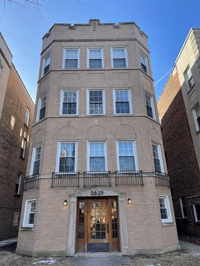 2625 W Greenleaf Ave, Chicago, IL 60645 - photo 1