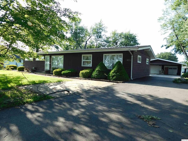 3411 Payson Rd, Quincy, IL 62305 - ranch-style home featuring driveway, a front yard, a garage, and an outdoor structure