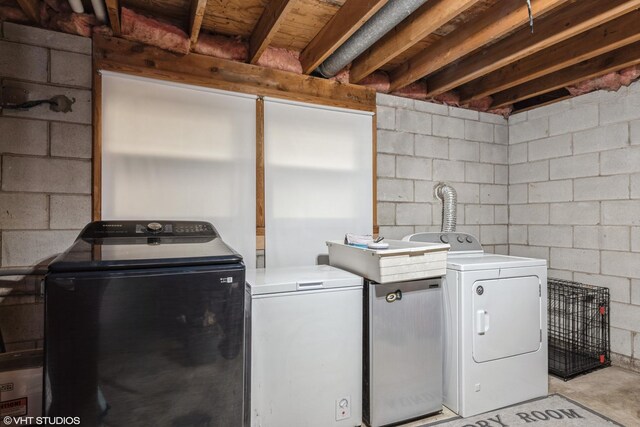 303 W 8th Pl, Hobart, IN 46342 - washroom with washer and clothes dryer and concrete block wall