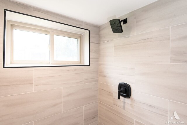9156 S Sawyer Ave, Evergreen Park, IL 60805 - full bath featuring tiled shower