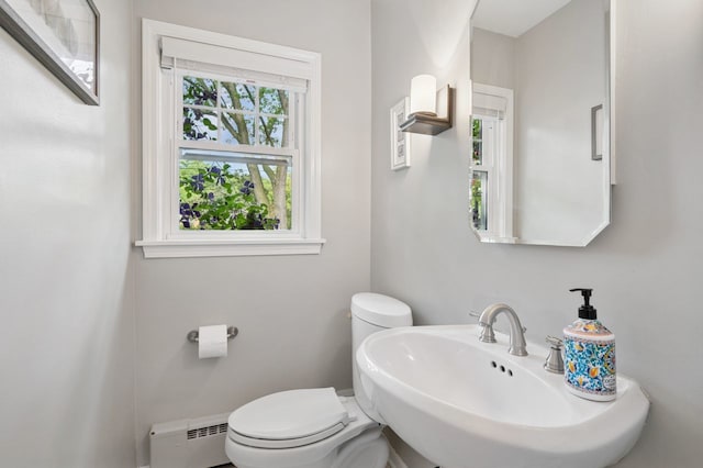 806 S Walnut Ave, Arlington Heights, IL 60005 - bathroom featuring a baseboard radiator and toilet