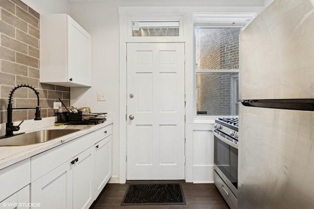 1709 W Wallen Ave Unit 1J, Chicago, IL 60626 - kitchen with appliances with stainless steel finishes, backsplash, white cabinets, and dark wood-type flooring
