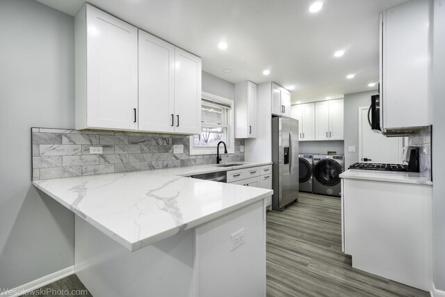 651 Clearmont Dr, Elk Grove Village, IL 60007 - kitchen with separate washer and dryer, stainless steel fridge, stove, white cabinets, and recessed lighting
