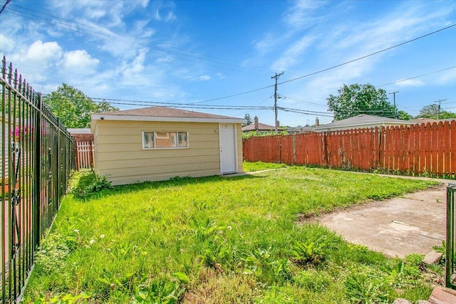 9007 S Cregier Ave, Chicago, IL 60617 - fenced backyard with an outdoor structure
