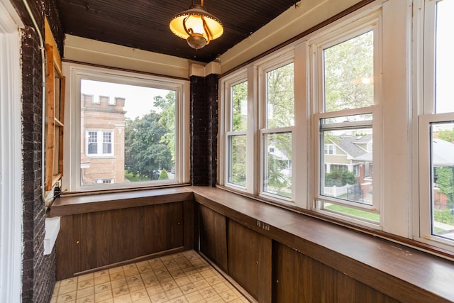 5028 N Sawyer Ave, Chicago, IL 60625 - unfurnished sunroom with tile patterned floors