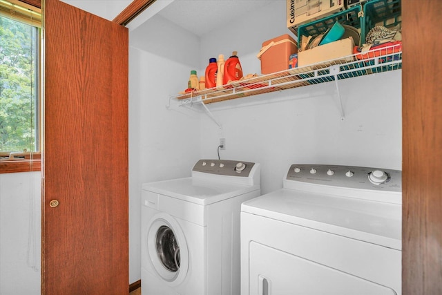 2904 Robeson Park Dr, Champaign, IL 61822 - laundry area with washer and dryer