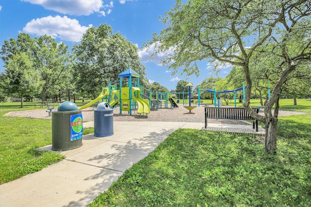 2904 Robeson Park Dr, Champaign, IL 61822 - community play area featuring a yard
