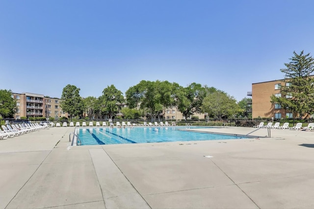900 E Wilmette Rd Unit 205, Palatine, IL 60074 - community pool with a patio