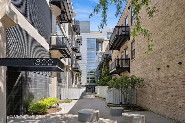 1800 W Grace St Unit 523, Chicago, IL 60613 - view of road