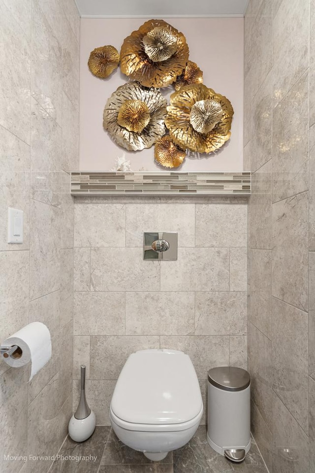 1145 S Chestnut Ave, Arlington Heights, IL 60005 - bathroom with tile walls and tile patterned floors