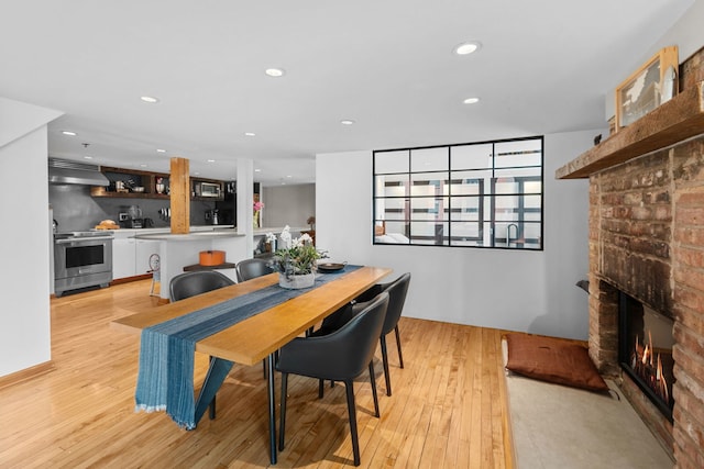 531 S Plymouth Ct Unit 602, Chicago, IL 60605 - dining area featuring a fireplace, light wood finished floors, and recessed lighting