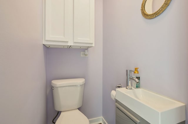 919 N Harvey Ave, Oak Park, IL 60302 - bathroom with toilet and vanity