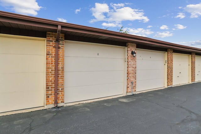 11114 Heritage Dr Unit 3C, Palos Hills, IL 60465 - view of garage