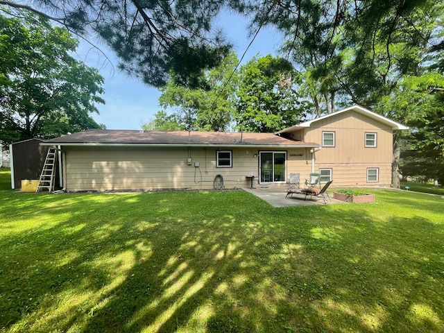 112 Crestview Dr, Hamilton, IL 62341 - back of property featuring a patio area and a lawn
