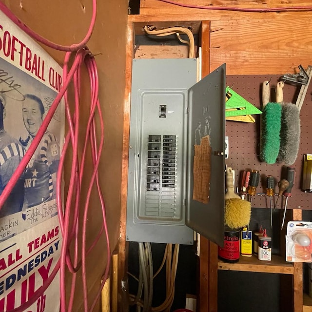 112 Crestview Dr, Hamilton, IL 62341 - utilities with electric panel