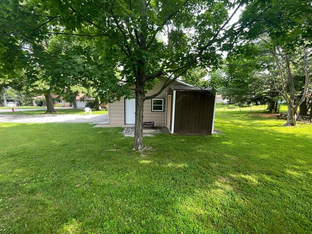 112 Crestview Dr, Hamilton, IL 62341 - view of green lawn featuring an outbuilding